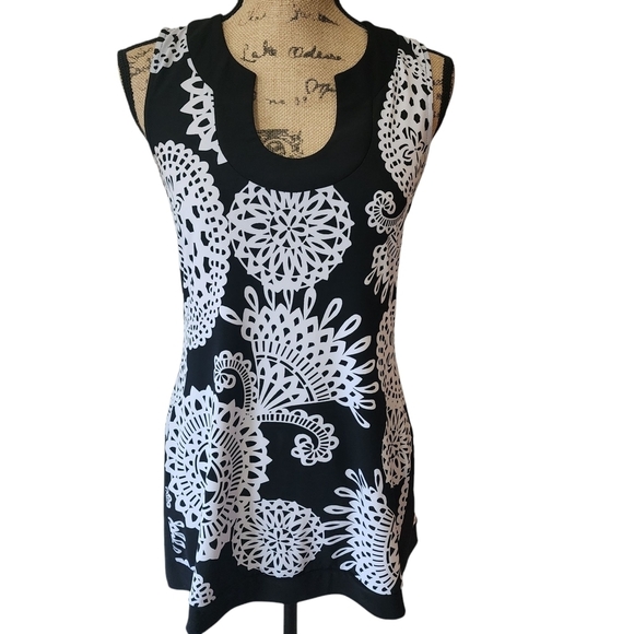 White House Black Market Tops - WHBM Black and White Sleeveless Tunic Top - Small
